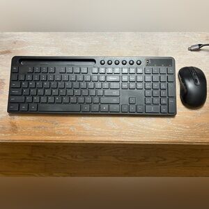 Black Wireless Keyboard and Mouse Set